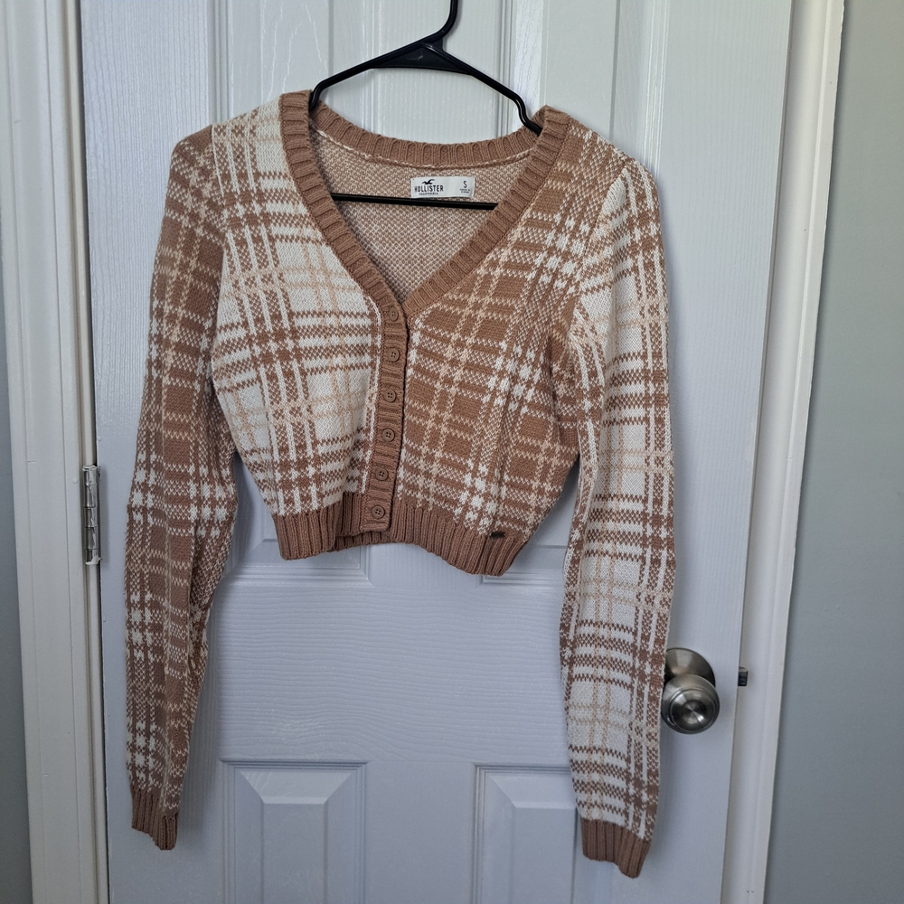 Hollister Tan and Cream Plaid Cropped Cardigan